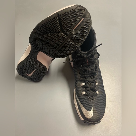 EUC men’s Nike zoom clear out high tops. Size 8 - Picture 1 of 4